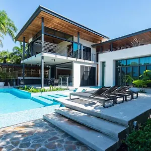 8 Beachfront Mirage Port Douglas